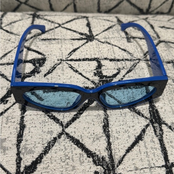 CHANEL Vibrant Blue Sunglasses - Picture 9 of 14
